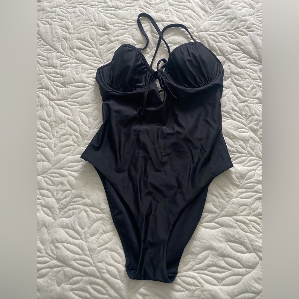New Adore Me Bathing Suit women one piece M Black underwire Key hole Beach Sexy